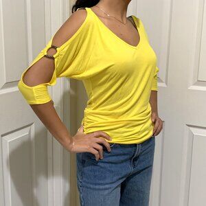 NWOT Bebe Yellow Cold‑Shoulder Ring Detail Blouse Women V-Neck Size M 3/4 Sleeve